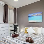 Guest house Luxury Circle 3*