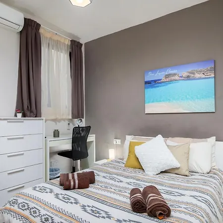 Pensión Luxury Circle 3*