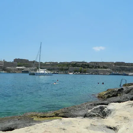 Luxury Circle 3* Msida