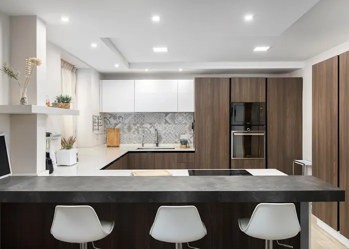 Luxury Circle בית הארחה