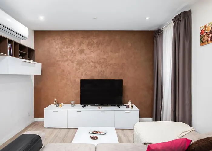 Luxury Circle בית הארחה