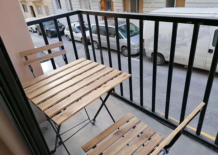 Luxury Circle בית הארחה 3*