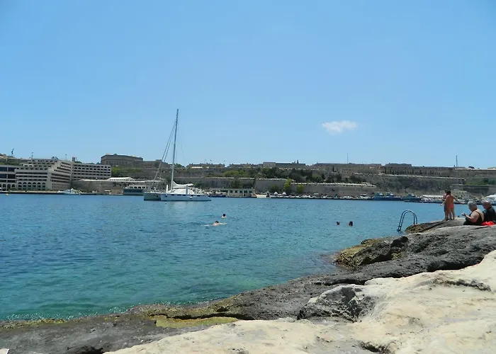 Luxury Circle 3* Msida